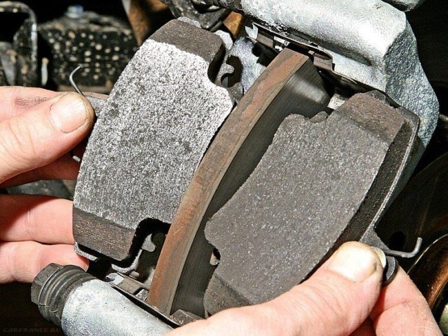 Как самостоятельно поменять тормозные колодки Как самостоятельно поменять тормозные колодки