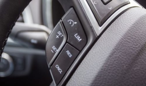 Дополнительные кнопки управления на рулевом колесе Форд Мондео 2018 года
