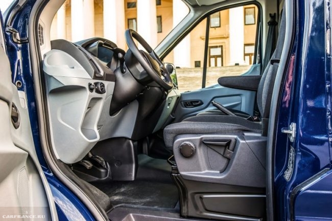 Водительское кресло в Форд Транзит 2018 модельного года