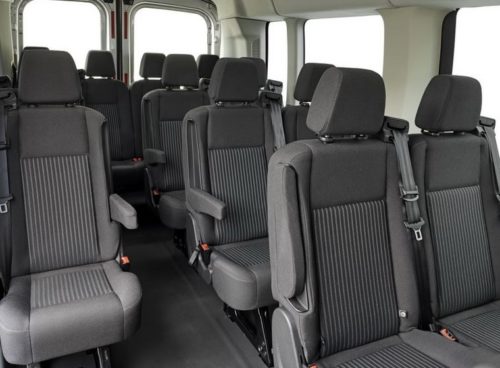 Подлокотники на пассажирских сидениях в микроавтобусе Форд Транзит 2018 модельного года