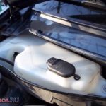 Внешний вид бачкаомывателя Рено Логан без декоративной заглушки