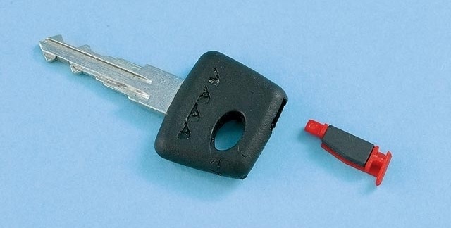 Красный ключ с элементом памяти имообилайзера Лада Калина