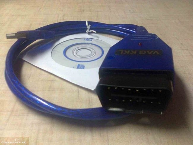Провод USB для соединение с автомобилем, а также диск с драйверамы