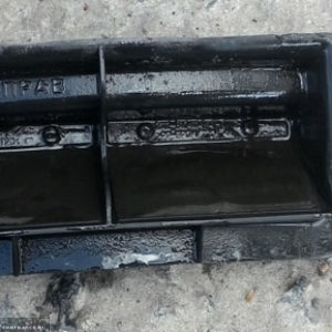 Забитый вентиляционный клапан на заднем багажнике ВАЗ-2112