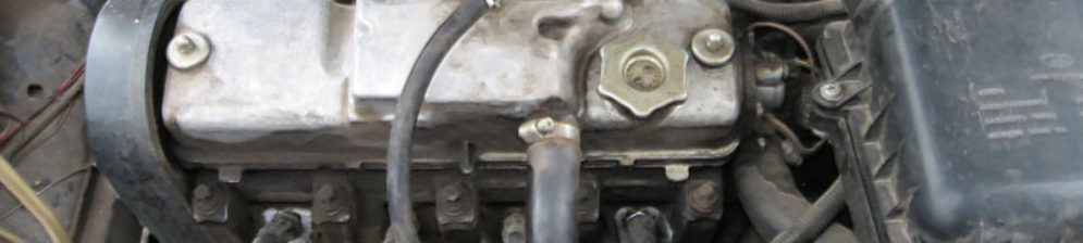Двигатель под капотом ВАЗ-2114
