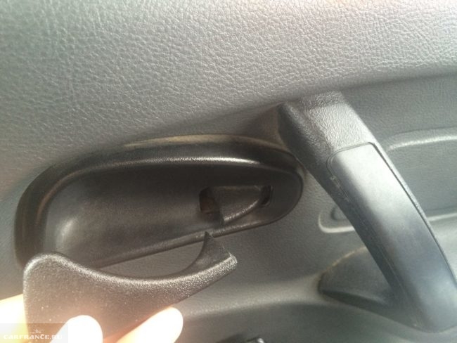 Внутренняя ручка двери на ВАЗ-2114 отломилась