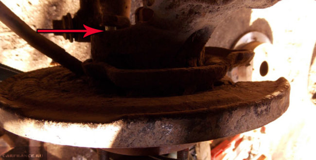 Болт крепления тормозного диска к задней ступице на Шевроле Лачетти