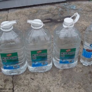 В бутылках дистиллированная вода для Нива Шевроле