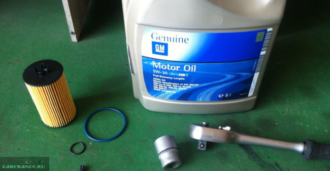 Моторное масло Genuine 5W-30 для Шевроле Авео