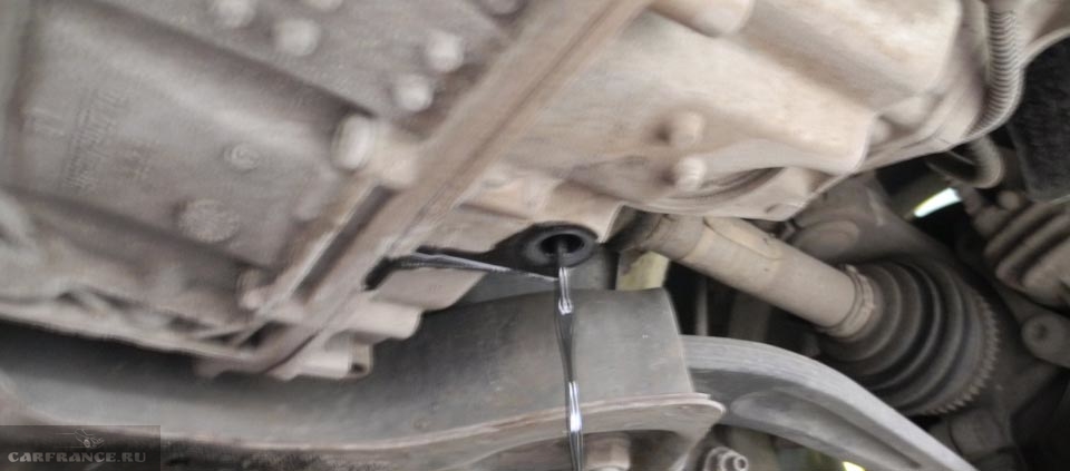 Как заменить масло в коробке передач Peugeot 206?