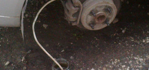 Слив тормозной жидкости с заднего тормозного суппорта на Шевроле Лачетти