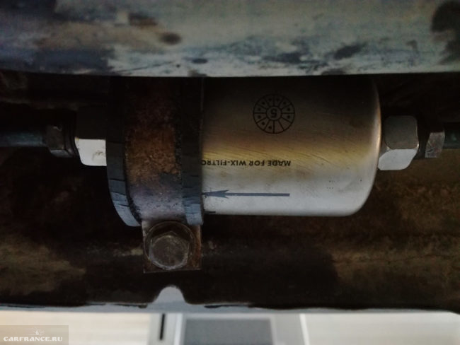 Крепление топливного фильтра на Дэу Нексия к кузову и уплотнительная резинка