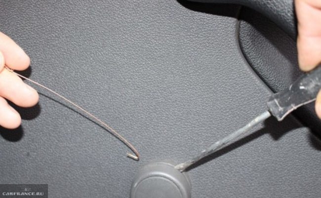 Самодельный крючок для снятия ручки в задней двери Форд Фокус 2
