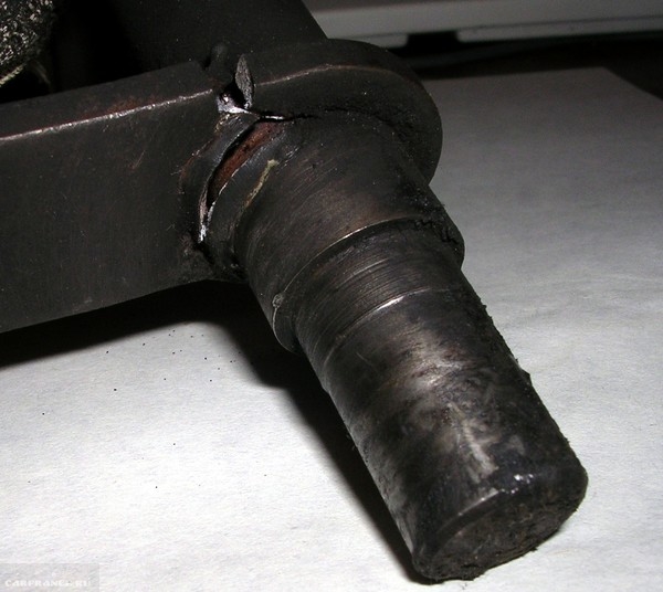 Вилка сцепления автомобиля ВАЗ-2110 – растрескивание рычага в месте соединения с валом