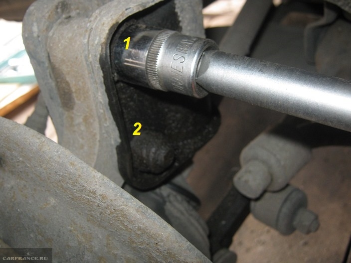 Процедура замены передней амортизационной стойки в автомобиле ВАЗ 2110-2111-2112