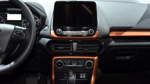 Центральная консоль в салоне нового кроссовера Форд Экоспорт 2018 года выпуска