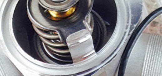 Термостат на ВАЗ-2110 видно клапан разобран