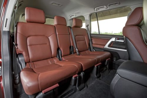 Пассажирские сидения в автомобиле Тойота Ленд Крузер 200 2019 года