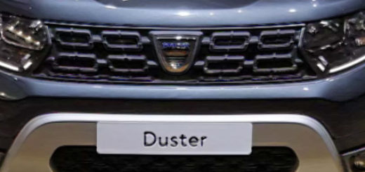 Dacia копия Рено Дастера 2019 модельного года вид спереди на автосалоне с двигателем 1,3 TCe