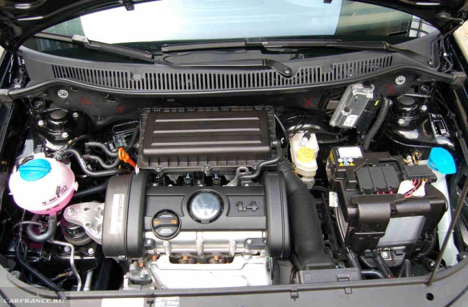 Фольксваген поло какой двигатель лучше. Фольксваген поло 1.4 мотор. Двигатель Volkswagen Polo 1.4. Двигатель Фольксваген поло 1.6. Volkswagen — Polo 1.4 2004 двигатель.