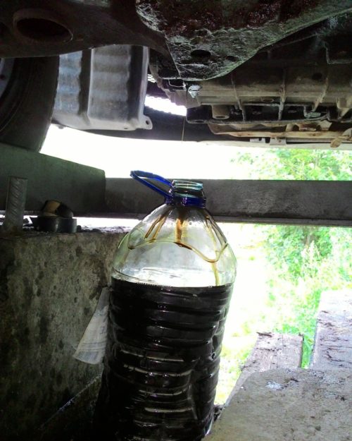 Слив масла из автоматической КПП на автомобиле Митсубиси Лансер 9